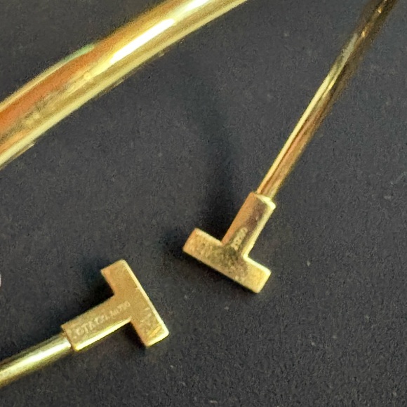 Authentic Tiffany & Co T Wire 18K Yellow Gold Cuff Bracelet Like New condition - Picture 9 of 11